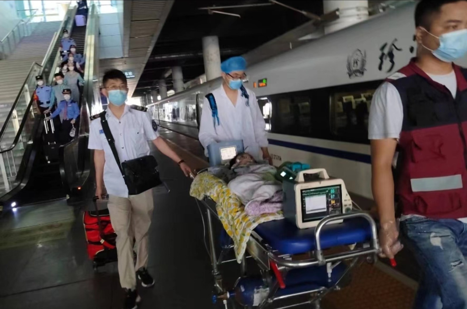 永和县高铁转运公司